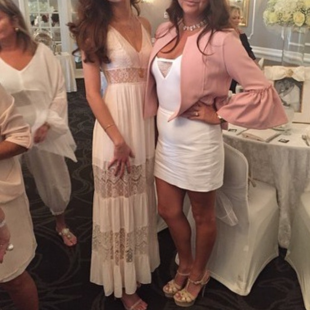 Lovely flowy creme dress